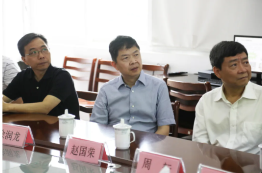 6月4日，省市场监管局党委委员、副局长，省药品监管局党组书记、局长徐润龙带队来公司开展“三服务”活动